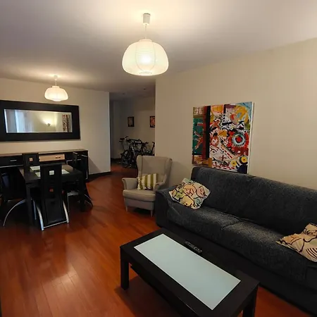 Amplio Con 2 Banos Y 4 Camas Dobles