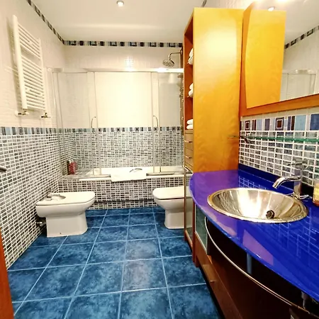 Amplio Con 2 Banos Y 4 Camas Dobles Bilbao